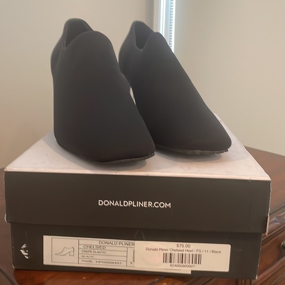 Donald Pliner chelsied pumps block heels new black shoes size 11. Stretch fabric - Picture 2 of 5